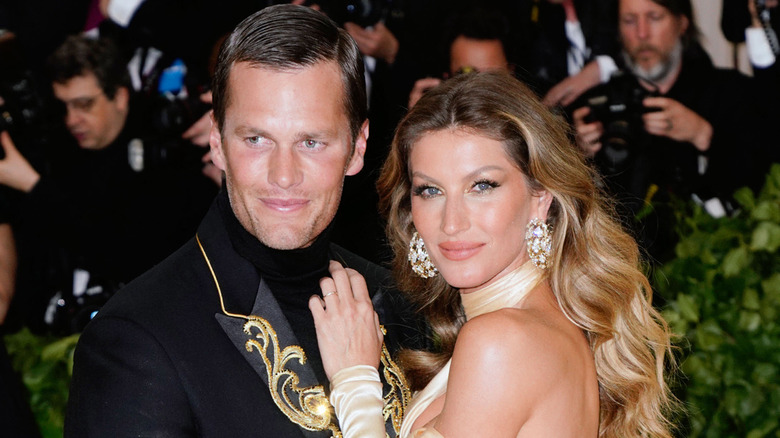 Tom brady and Gisele Bundchen posing
