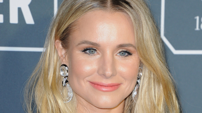 Kristen Bell smiles on red carpet