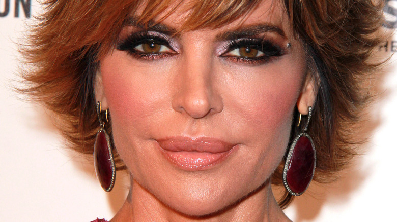 Lisa Rinna posing