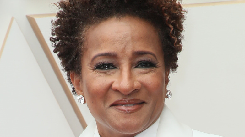 Wanda Sykes wearing all white, smiling
