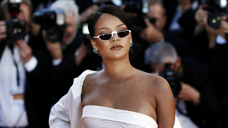 Rihanna posing with sunglasses