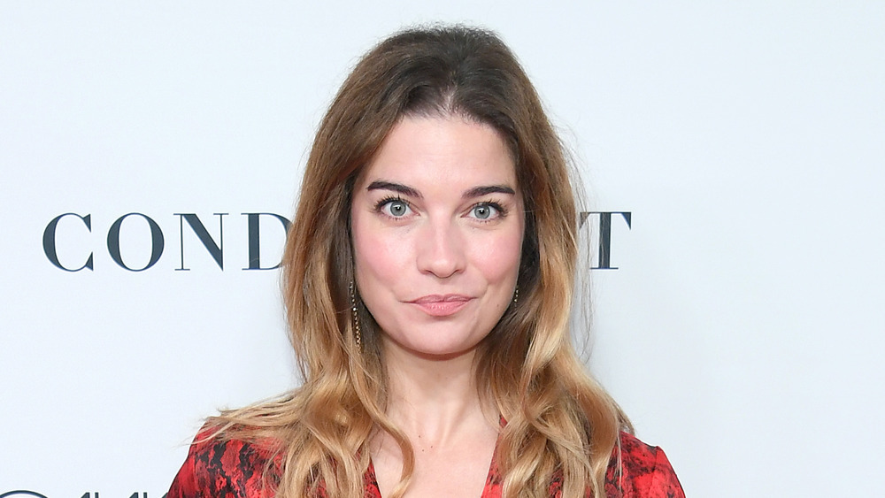 Annie Murphy, Glamour, red carpet