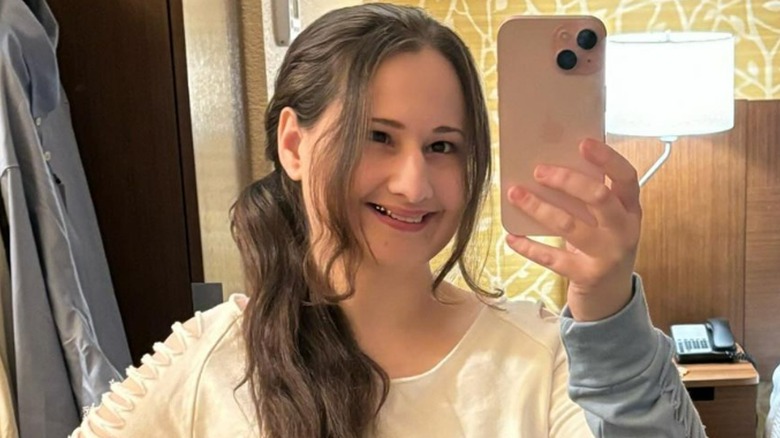 Gypsy Rose Blanchard mirror selfie