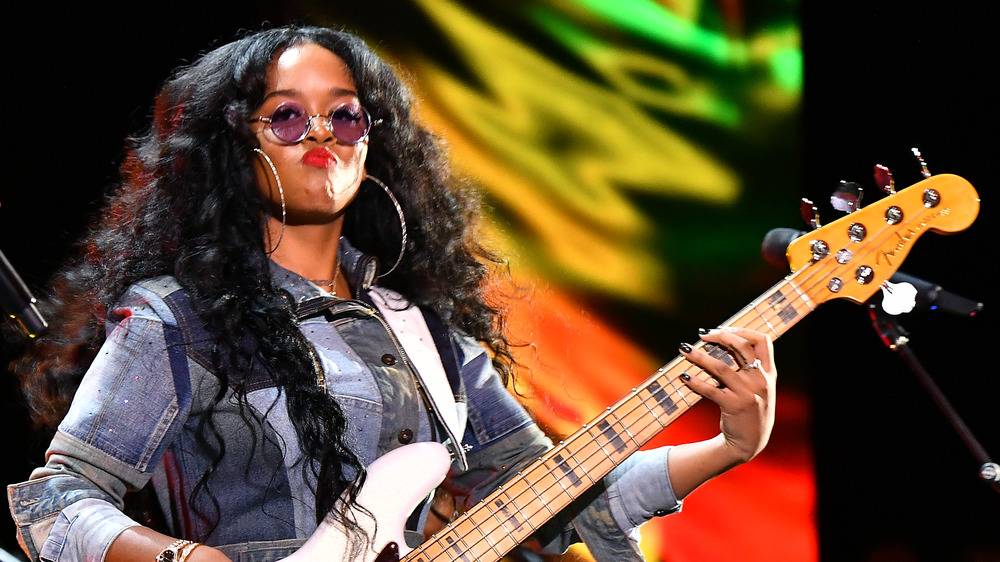 H.E.R. plays guitar onstage