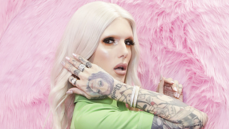 Jeffree Star posing in a green shirt