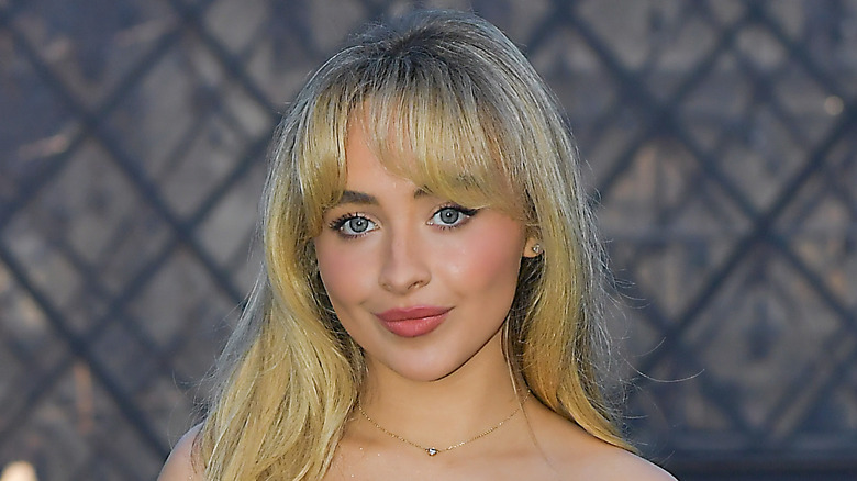 Sabrina Carpenter bangs