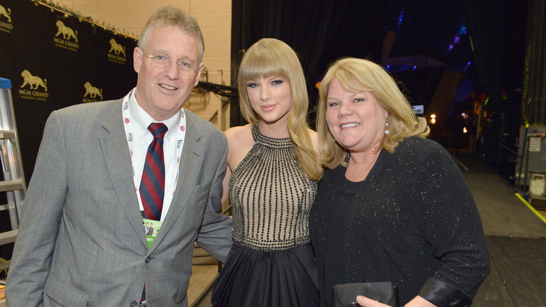 Scott, Taylor, and Andrea Swift smiling