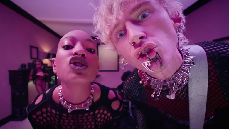 WILLOW and Machine Gun Kelly singing