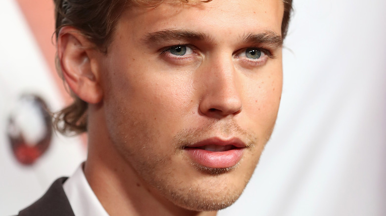 Austin Butler posing on the red carpet