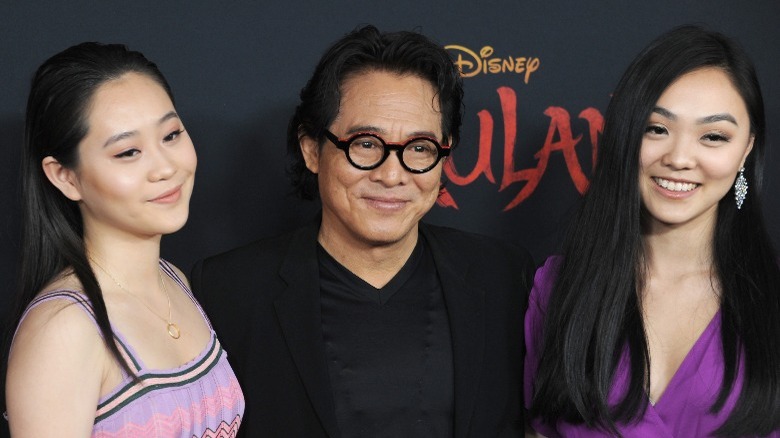 Jet Li with daughters