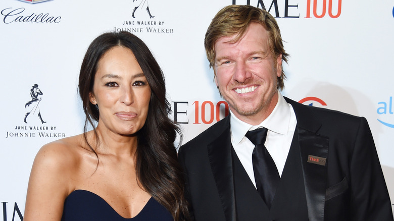 Chip Gaines wears a toothy smile while Joanna Gaines makes a face on the red carpet