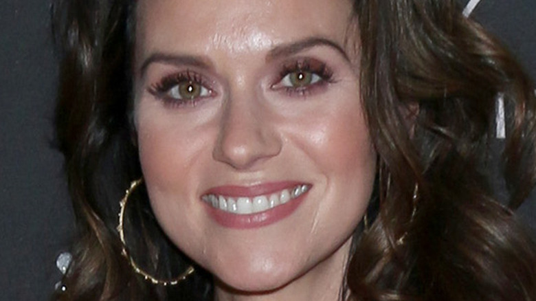 Hilarie Burton dark hair