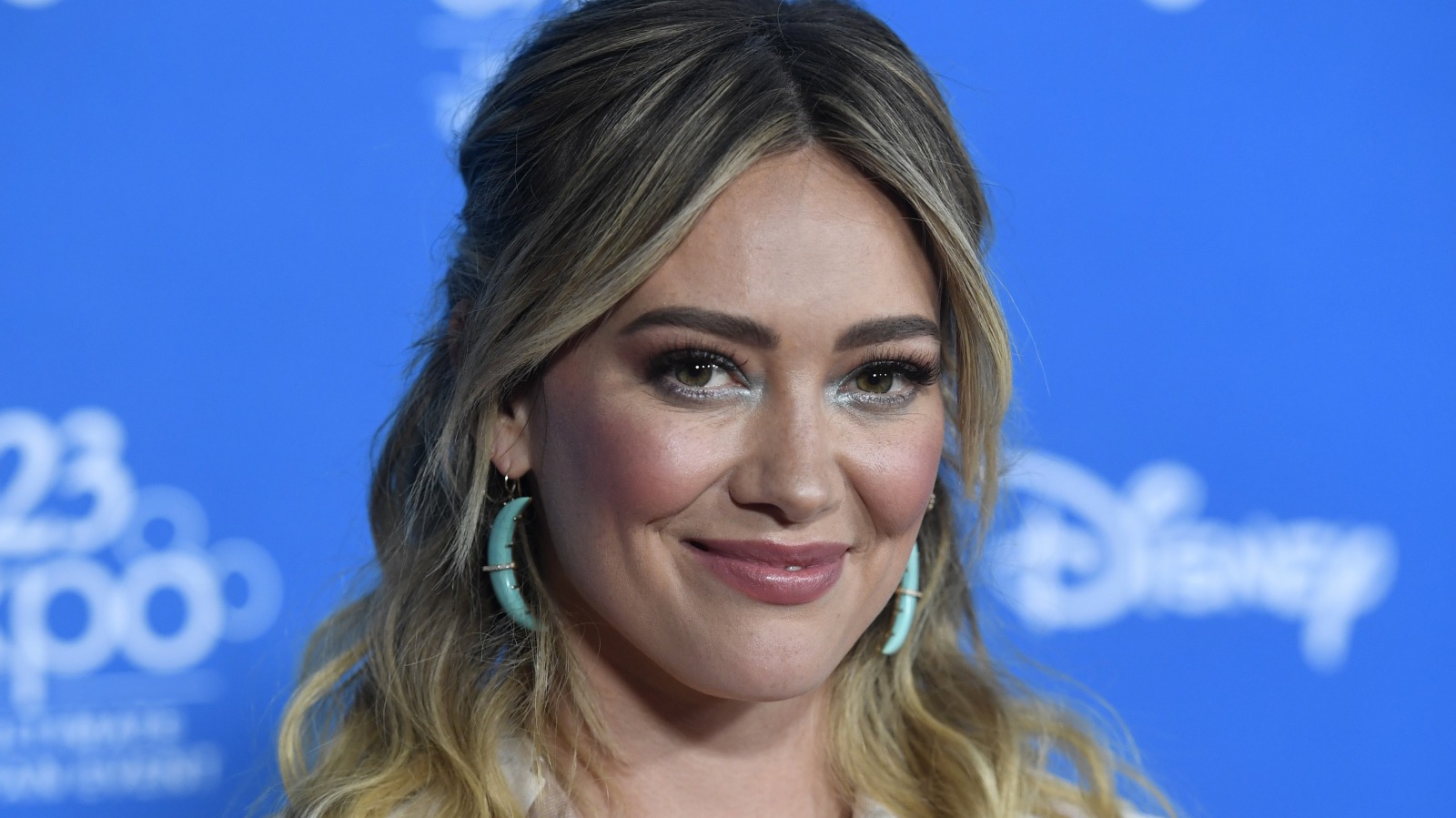 Hilary Duff Reacts To That Infamous Plot Hole In A Cinderella Story