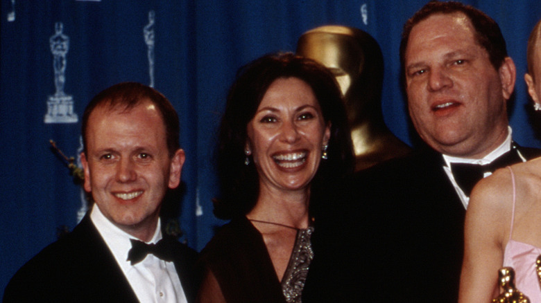 Shakespeare in Love crew holding Oscars