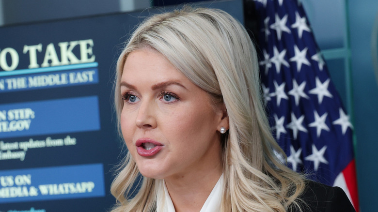 Karoline Leavitt briefs the press on the Iran War in 2026