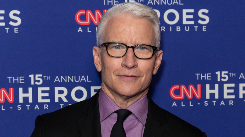 Anderson Cooper posing