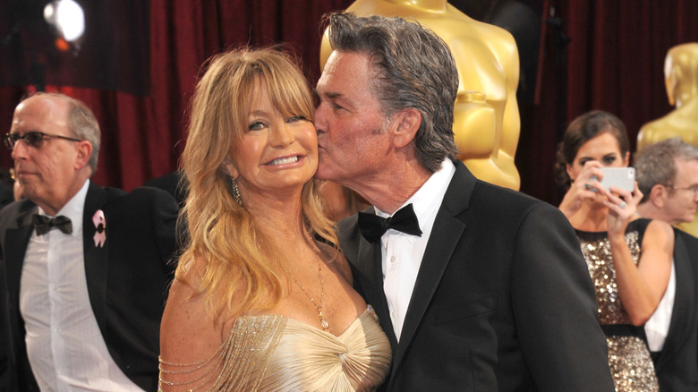 Kurt Russell kissing Goldie Hawn's cheek