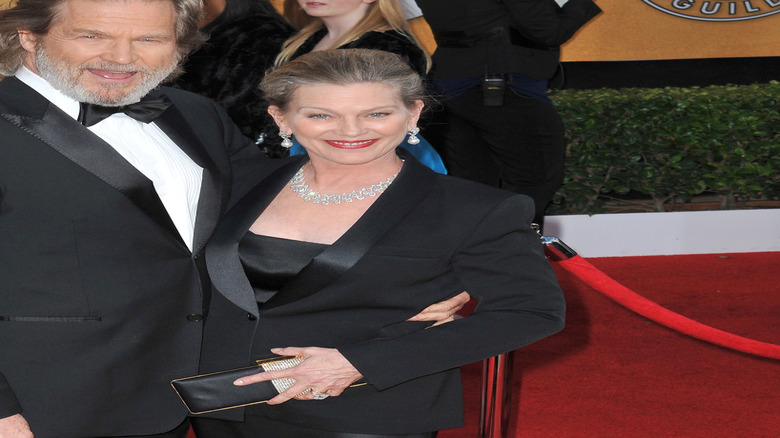 Jeff Bridges with his wife Susan smiling