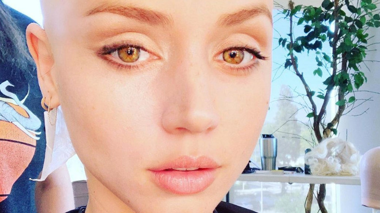 Ana de Armas wears a bald cap while preparing to play Marilyn Monroe