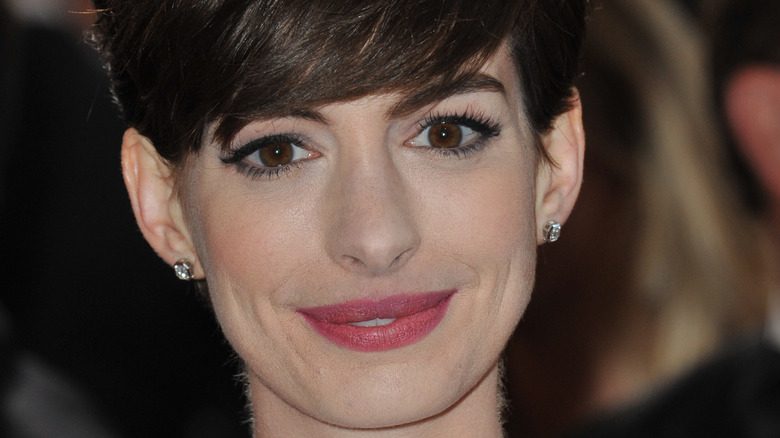 Anne Hathaway smirk Academy Awards