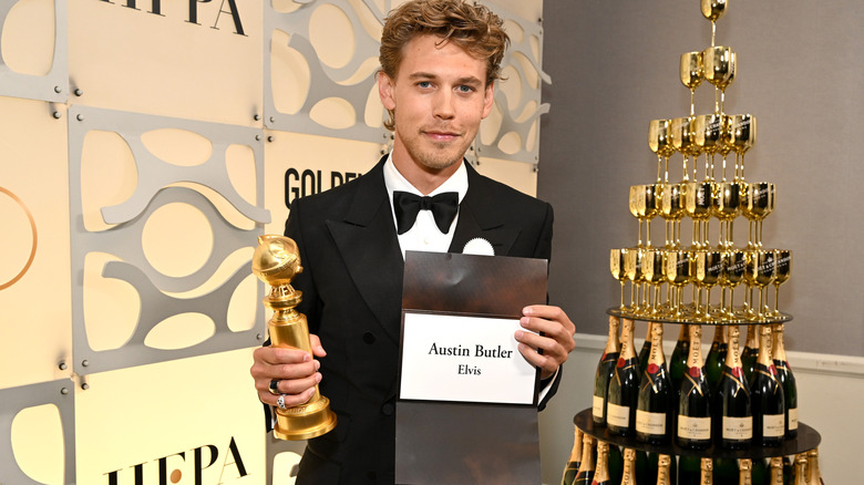 Austin Butler posing with Award