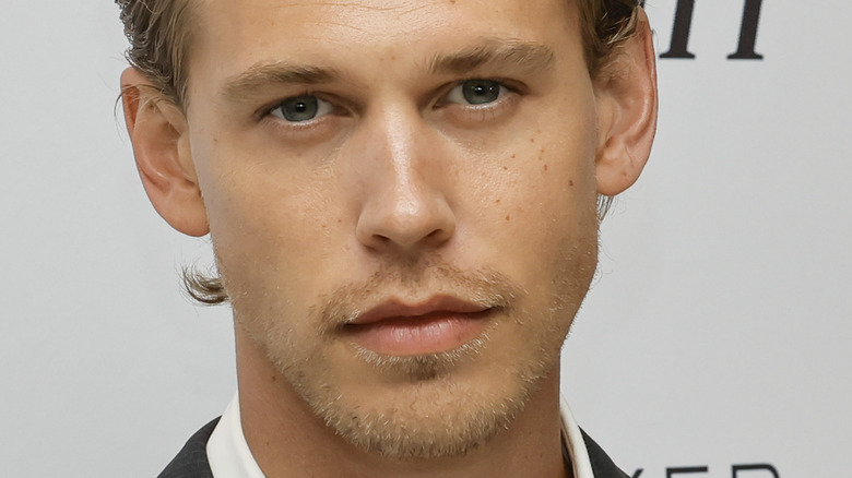 Austin Butler posing