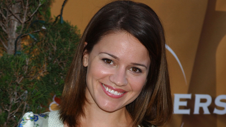 Anna Belknap smiles in 2004.