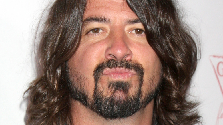 Dave Grohl posing