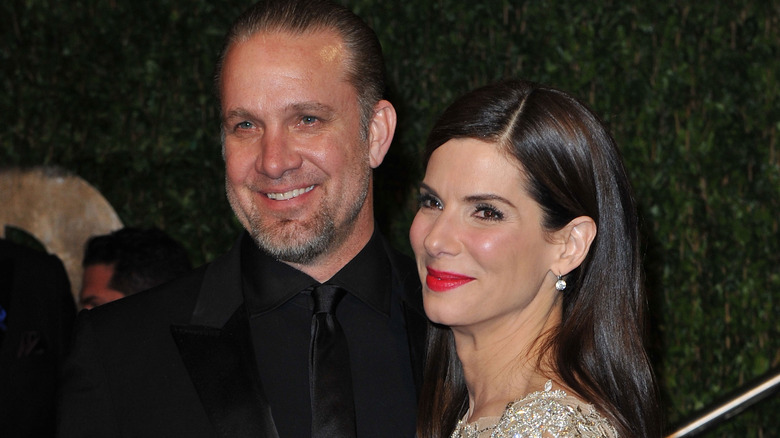Jesse James and Sandra Bullock smiling