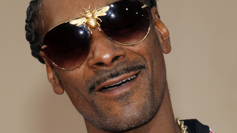 Snoop Dogg wears oversized sunglasses