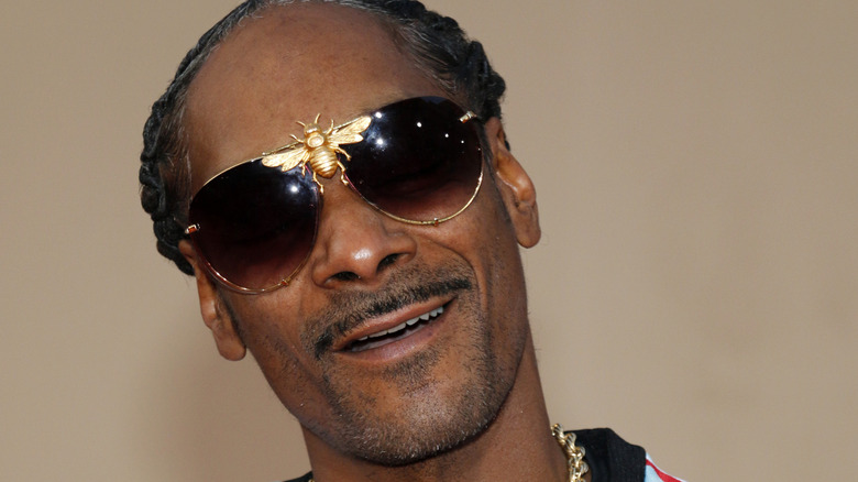 Snoop Dogg wears oversized sunglasses