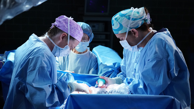 Ellen Pompeo and Kate Walsh on Grey's Anatomy