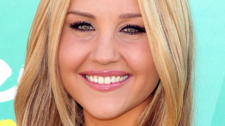 Amanda Bynes smiling