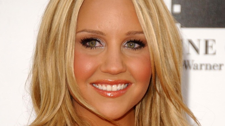 Amanda Bynes posing