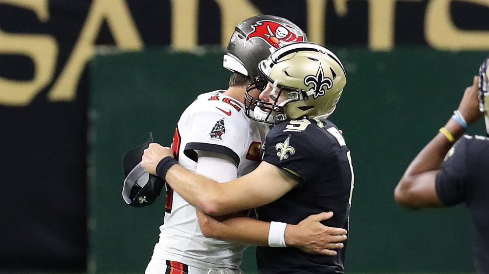 Drew Brees and Tom Brady hug it out 