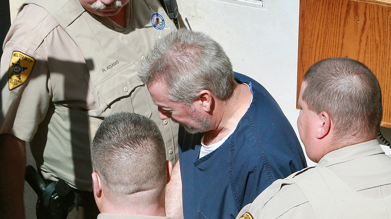 Drew Peterson being led to prison