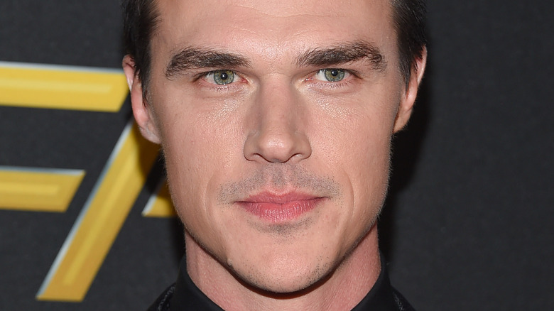 Finn Wittrock posing