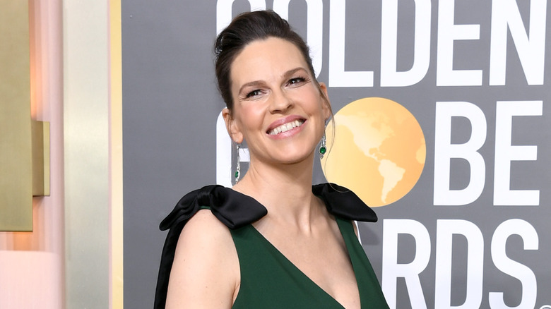 Hilary Swank pregnant green dress