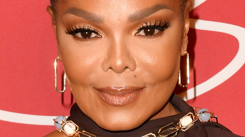 Janet Jackson with full glam 