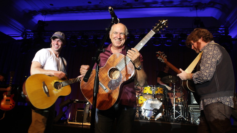 Kenny Chesney, Jimmy Buffett, and Mac McAnally perform at benefit