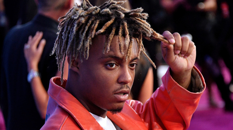 Juice WRLD tugging on hair