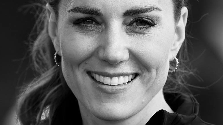 Kate Middleton hoop earrings