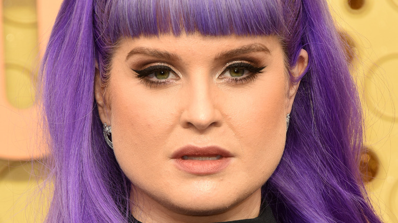 Kelly Osbourne poses on the red carpet