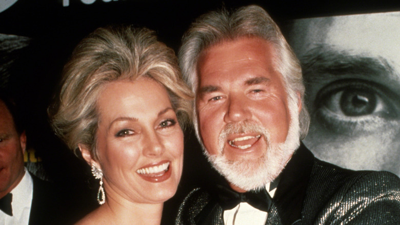 Kenny Rogers poses with Marianne Gordon in 1988