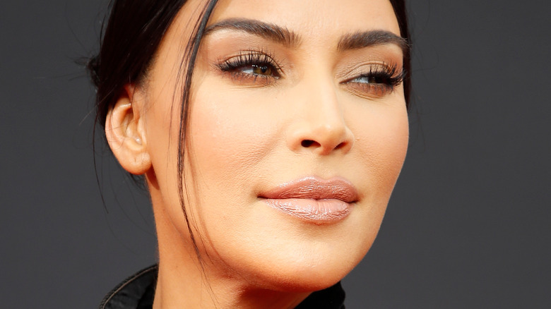 Kim Kardashian gives a smouldering look on the red carpet