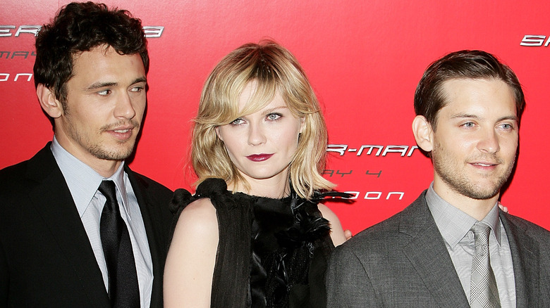 James Franco looks at Kirsten Dunst next to Tobey Maguire