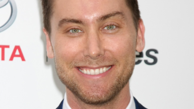 Lance Bass scruff