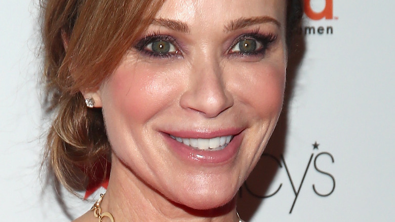 Lauren Holly smiling