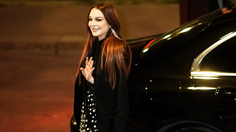 Lindsay Lohan waving