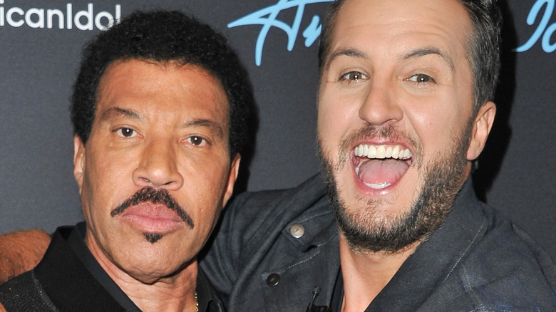 Lionel Richie and Luke Bryan posing together